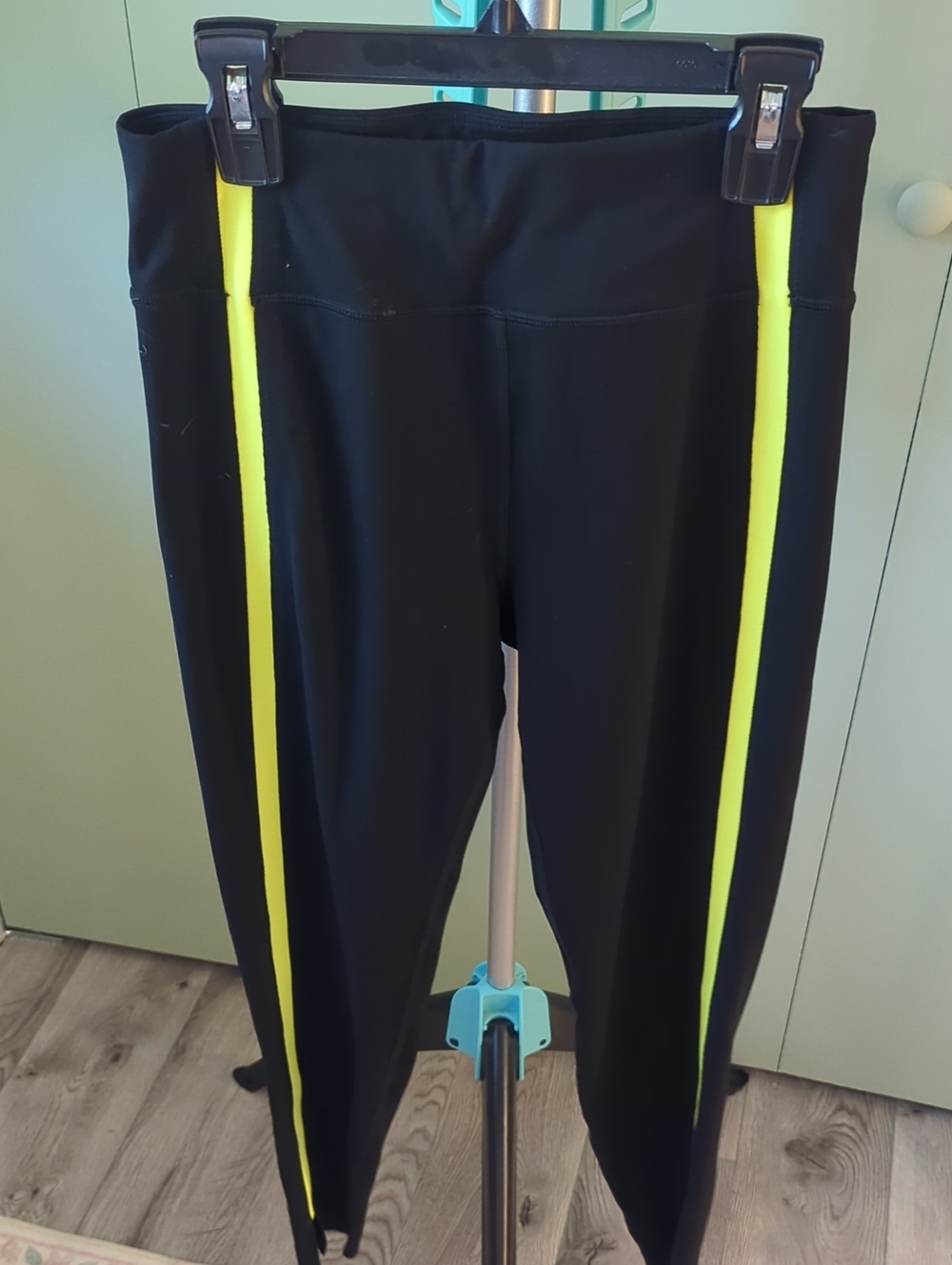Zyia Active Neon Tape Luxe Leggings
